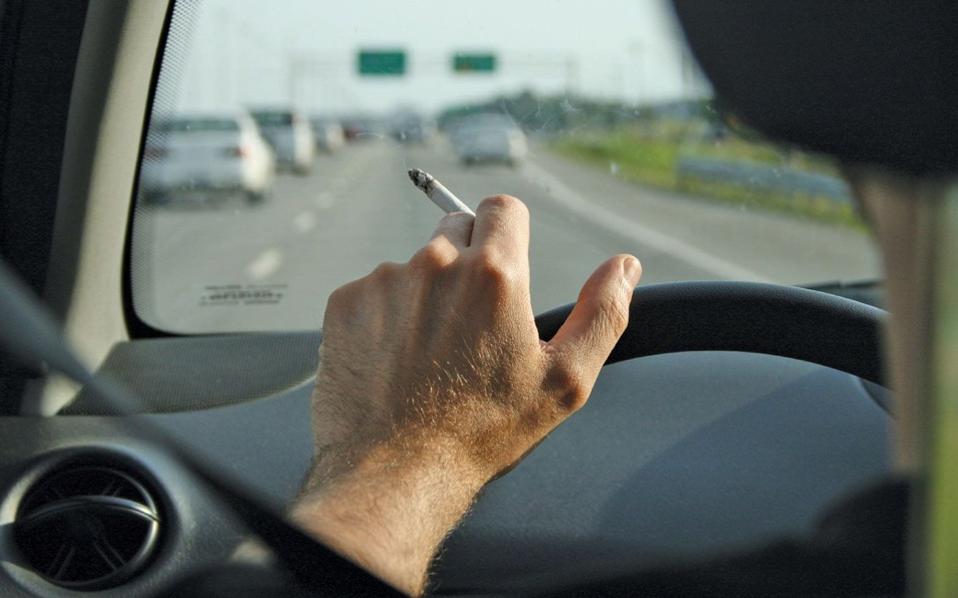 việc làm thế nào để loại bỏ đi mùi thuốc lá để giúp cho khoang nội thất của xe luôn thông thoáng là điều rất quan trọng đối với sức khỏe của bạn.